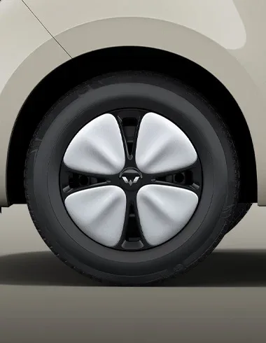 13” Wheel with Four-leaf Clover Cover